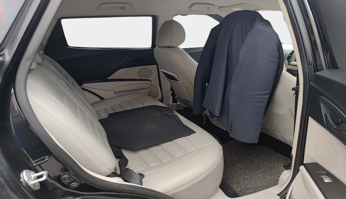 2020 Mahindra XUV300 W6 1.2 PETROL, Petrol, Manual, 6,00,000 km, interior