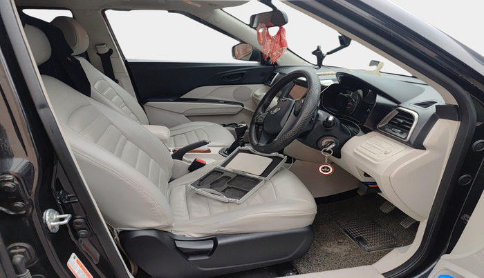 2020 Mahindra XUV300 W6 1.2 PETROL, Petrol, Manual, 6,00,000 km, interior