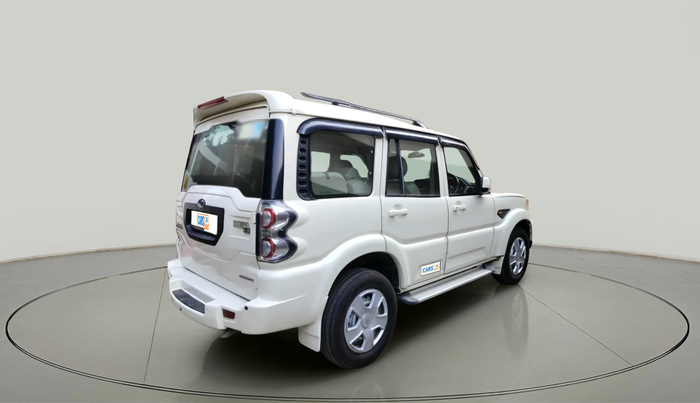 2017 Mahindra Scorpio S4 PLUS 1.99 INTELLI-HYBRID, Diesel, Manual, 87,104 km, exterior