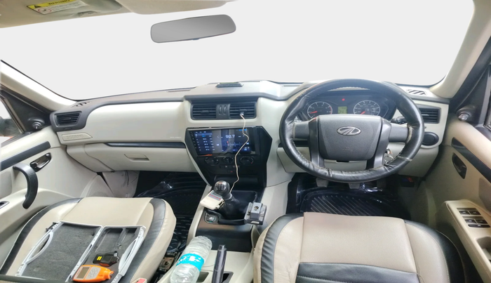 2017 Mahindra Scorpio S4 PLUS 1.99 INTELLI-HYBRID, Diesel, Manual, 87,104 km, interior