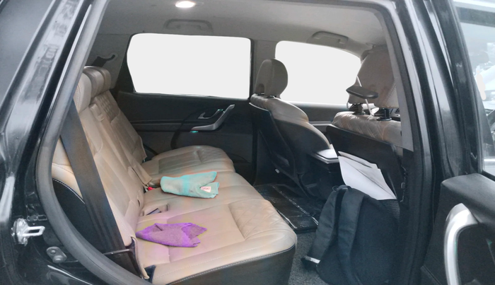 2019 Mahindra XUV500 W7, Diesel, Manual, 1,10,971 km, interior