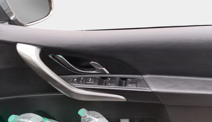 2019 Mahindra XUV500 W7, Diesel, Manual, 1,10,971 km, interior