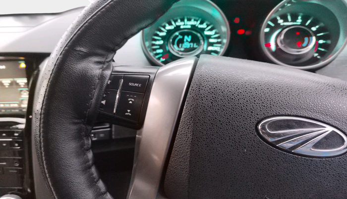 2019 Mahindra XUV500 W7, Diesel, Manual, 1,10,971 km, interior