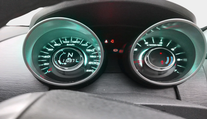 2019 Mahindra XUV500 W7, Diesel, Manual, 1,10,971 km, interior