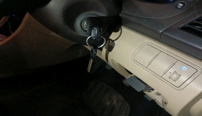 2011 Hyundai Verna FLUIDIC 1.6 VTVT, Petrol, Manual, 73,764 km, interior