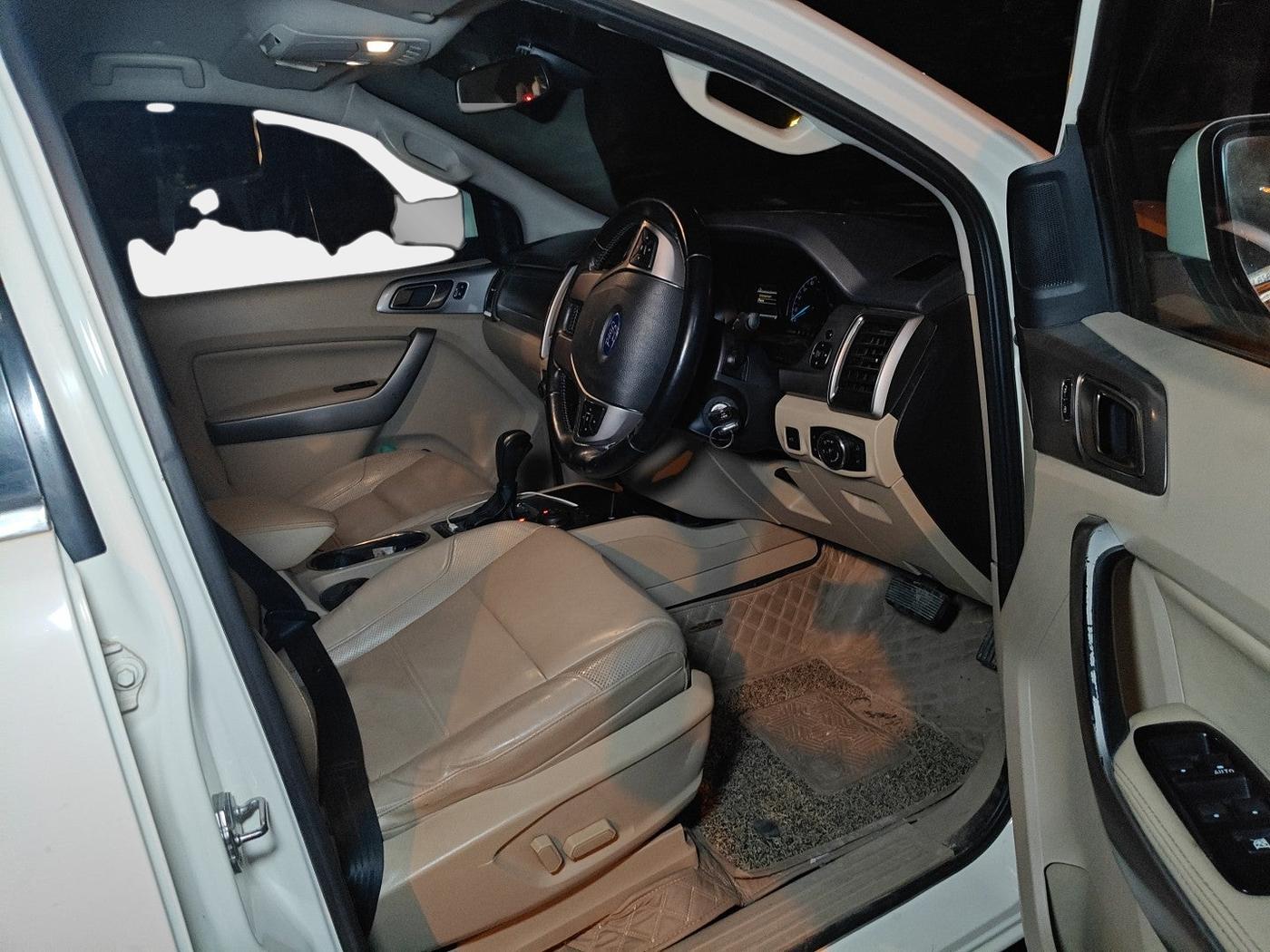 2016 Ford Endeavour TITANIUM 3.2 4X4 AT, Diesel, Automatic, 91,182 km, interior