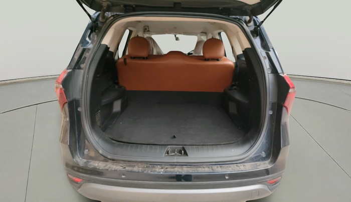 2022 Mahindra XUV700 AX 3 P MT 5 STR, Petrol, Manual, 16,370 km, exterior