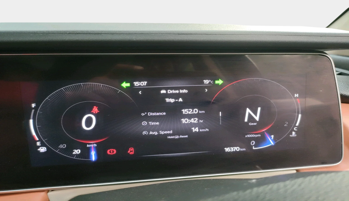 2022 Mahindra XUV700 AX 3 P MT 5 STR, Petrol, Manual, 16,370 km, interior