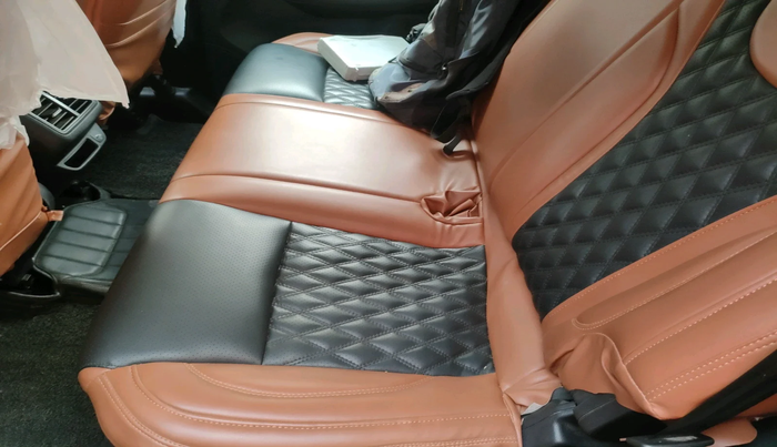 2022 Mahindra XUV700 AX 3 P MT 5 STR, Petrol, Manual, 16,370 km, interior