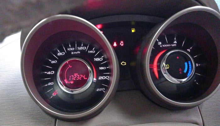 2015 Mahindra XUV500 W8, Diesel, Manual, 1,72,324 km, interior