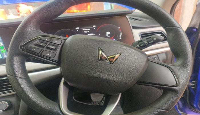 2025 Mahindra XUV700 AX 3 D AT 5 STR, Diesel, Automatic, 4,746 km, interior