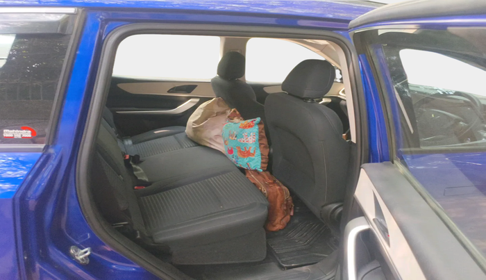 2025 Mahindra XUV700 AX 3 D AT 5 STR, Diesel, Automatic, 4,746 km, interior