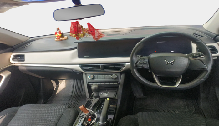 2025 Mahindra XUV700 AX 3 D AT 5 STR, Diesel, Automatic, 4,746 km, interior