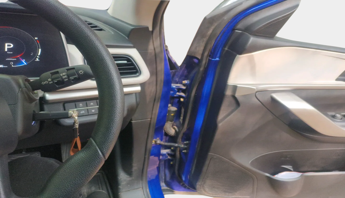 2025 Mahindra XUV700 AX 3 D AT 5 STR, Diesel, Automatic, 4,746 km, interior