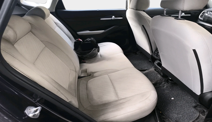 2022 KIA SELTOS HTK PLUS 1.5 IMT, Petrol, Manual, 86,923 km, interior