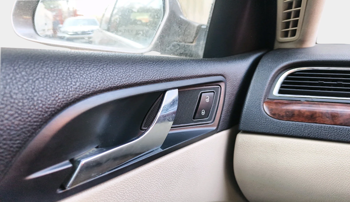 2011 Skoda Superb ELEGANCE 1.8 TSI MT, Petrol, Manual, 1,11,644 km, interior