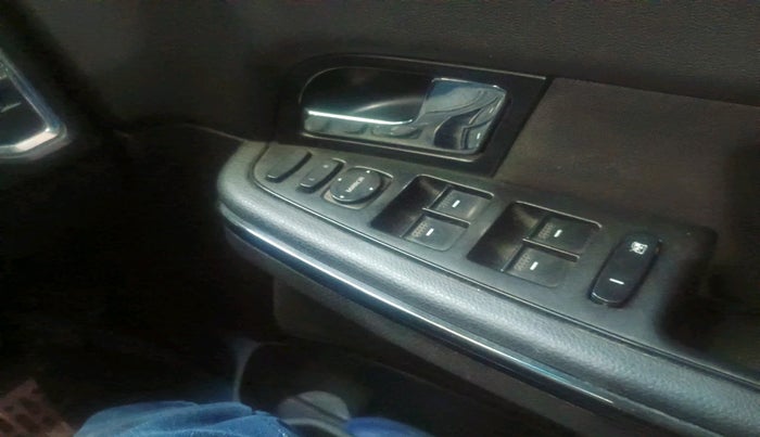 2019 Tata Hexa XM 4X2 7 STR, Diesel, Manual, 79,003 km, interior