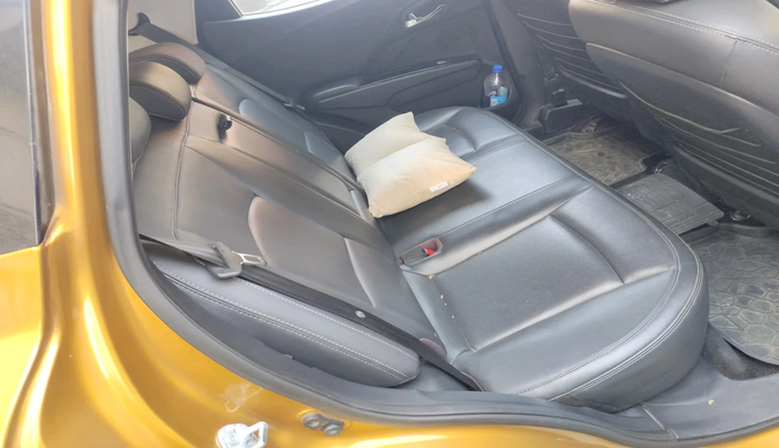 2022 Mahindra XUV300 W8 (O) 1.2 PETROL, Petrol, Manual, 26,831 km, interior