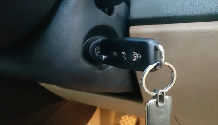 2016 Volkswagen Polo HIGHLINE1.2L, Petrol, Manual, 1,56,881 km, interior