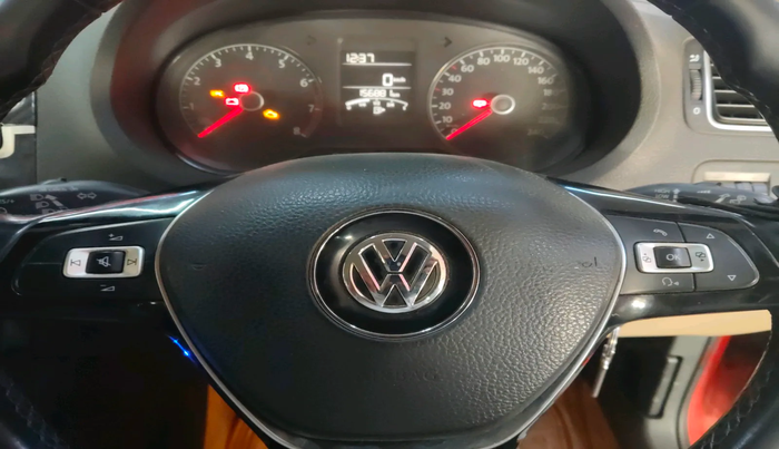 2016 Volkswagen Polo HIGHLINE1.2L, Petrol, Manual, 1,56,881 km, interior