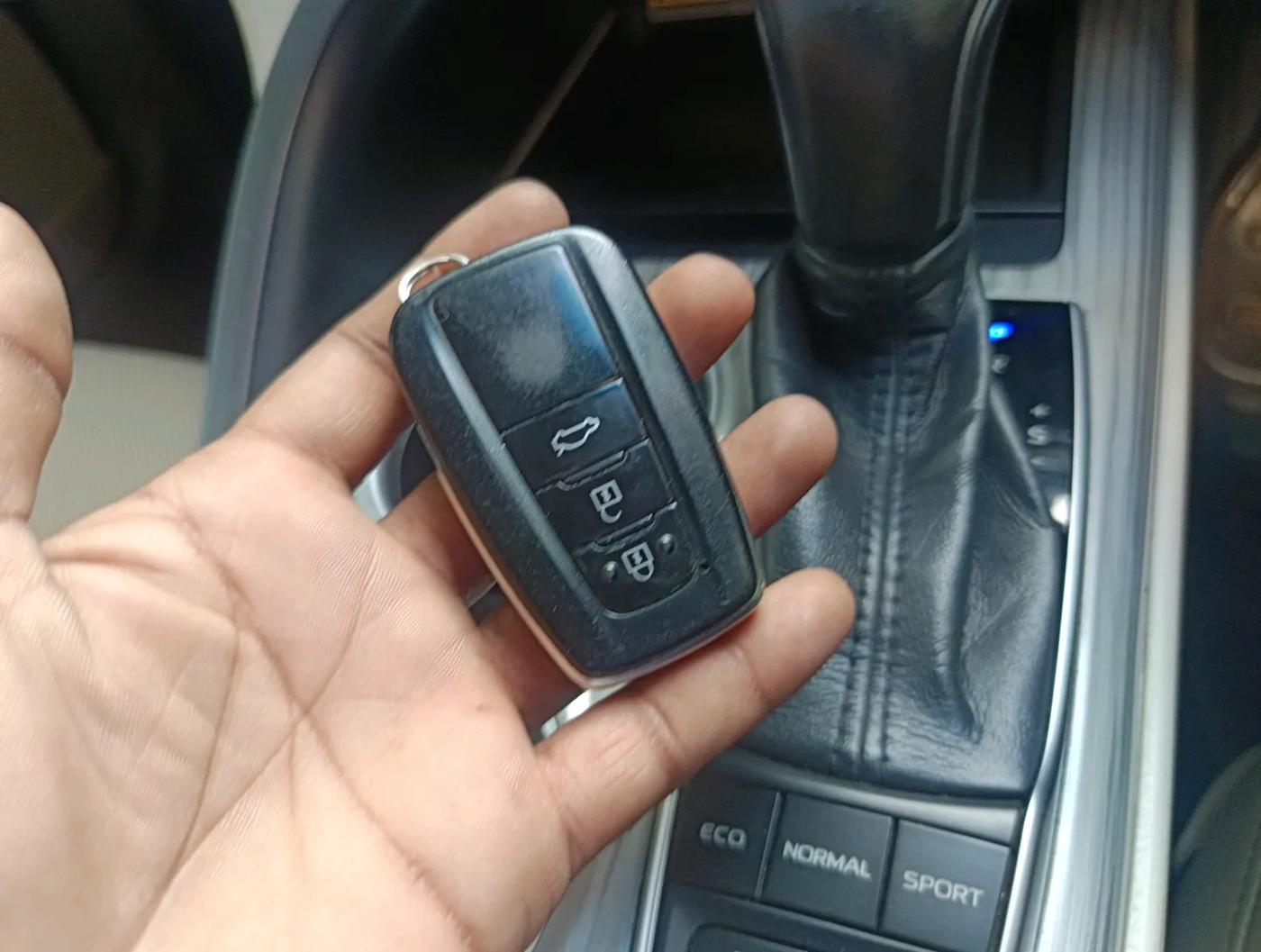 2019 Toyota Camry HYBRID, Hybrid, Automatic, 64,775 km, interior