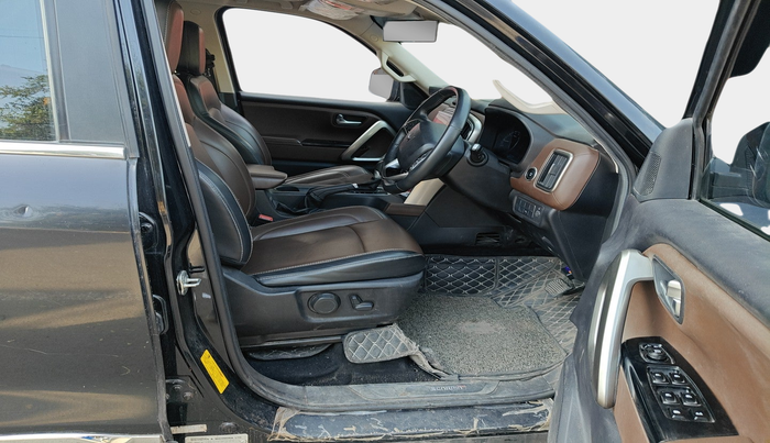 2024 Mahindra SCORPIO-N Z8 L PETROL AT 7 STR, Petrol, Automatic, 24,655 km, interior