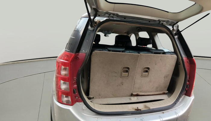 2017 Mahindra XUV500 W6 1.99, Diesel, Manual, 72,624 km, exterior