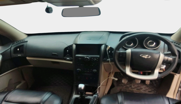 2017 Mahindra XUV500 W6 1.99, Diesel, Manual, 72,624 km, interior