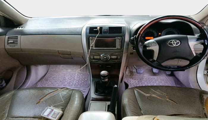 2011 Toyota Corolla Altis G PETROL, Petrol, Manual, 1,40,639 km, interior