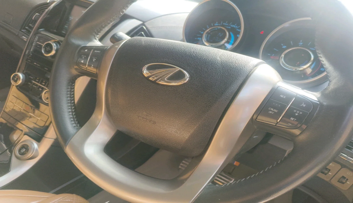 2018 Mahindra XUV500 W11, Diesel, Manual, 71,536 km, interior