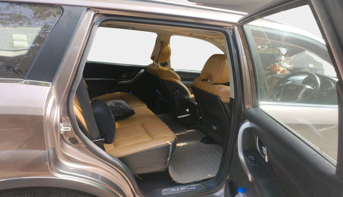 2018 Mahindra XUV500 W11, Diesel, Manual, 71,536 km, interior