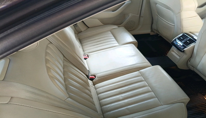 2018 Skoda Superb STYLE 1.8 TSI AT, Petrol, Automatic, 82,371 km, interior