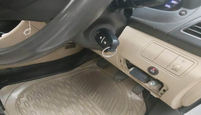 2013 Hyundai Verna FLUIDIC 1.6 VTVT EX, Petrol, Manual, 98,897 km, interior