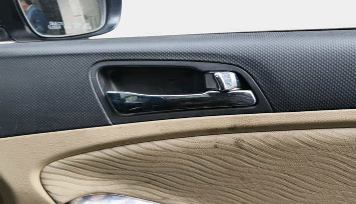 2011 Hyundai Verna FLUIDIC 1.6 VTVT SX, Petrol, Manual, 79,386 km, interior