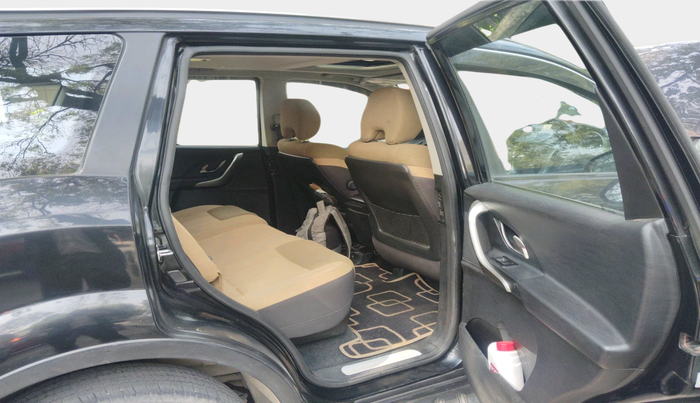 2021 Mahindra XUV500 W9, Diesel, Manual, 1,23,405 km, interior