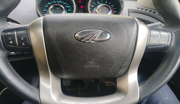 2021 Mahindra XUV500 W9, Diesel, Manual, 1,23,405 km, interior