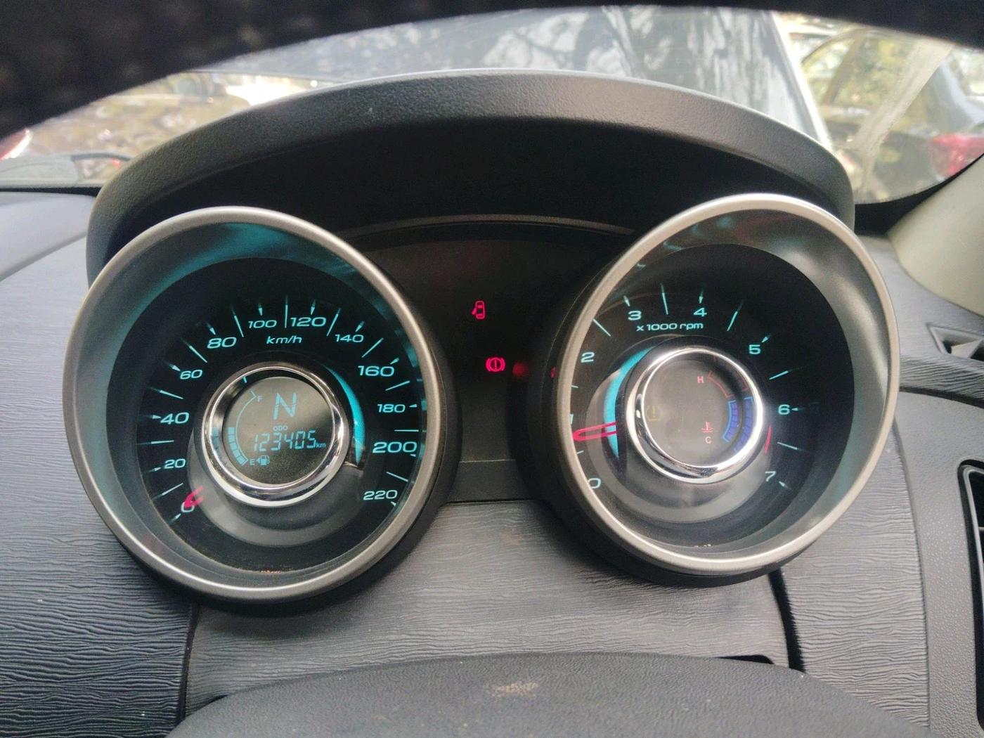 2021 Mahindra XUV500 W9, Diesel, Manual, 1,23,405 km, interior