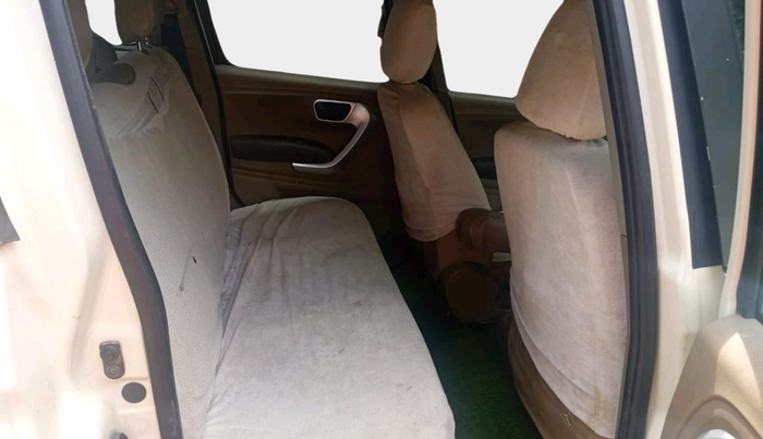 2015 Mahindra TUV300 T8, Diesel, Manual, 2,33,858 km, interior