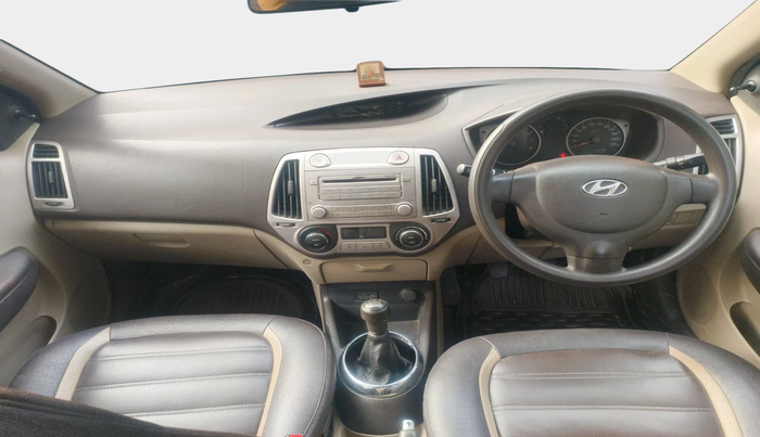 2011 Hyundai i20 MAGNA 1.2, Petrol, Manual, 68,860 km, interior