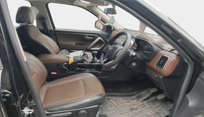 2024 Mahindra SCORPIO-N Z8 Select Petrol MT, Petrol, Manual, 12,802 km, interior