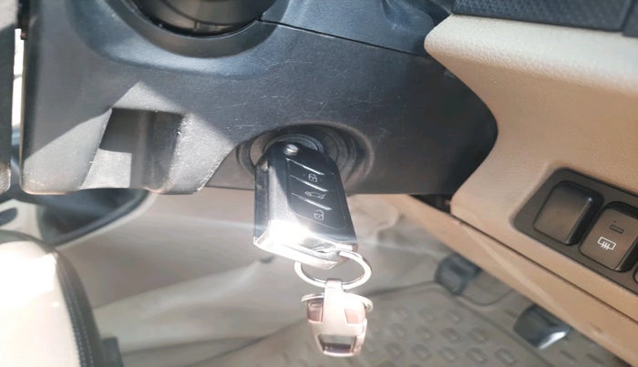 2016 Mahindra TUV300 T8, Diesel, Manual, 1,52,527 km, interior