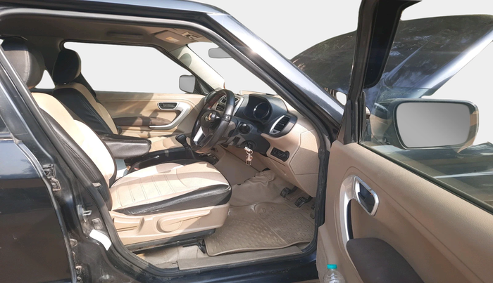 2016 Mahindra TUV300 T8, Diesel, Manual, 1,52,527 km, interior