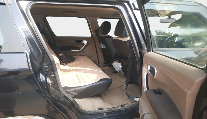 2016 Mahindra TUV300 T8, Diesel, Manual, 1,52,527 km, interior