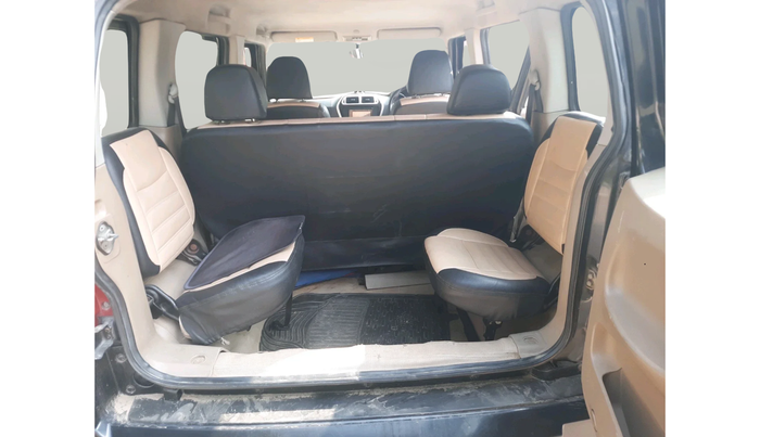 2016 Mahindra TUV300 T8, Diesel, Manual, 1,52,527 km, interior