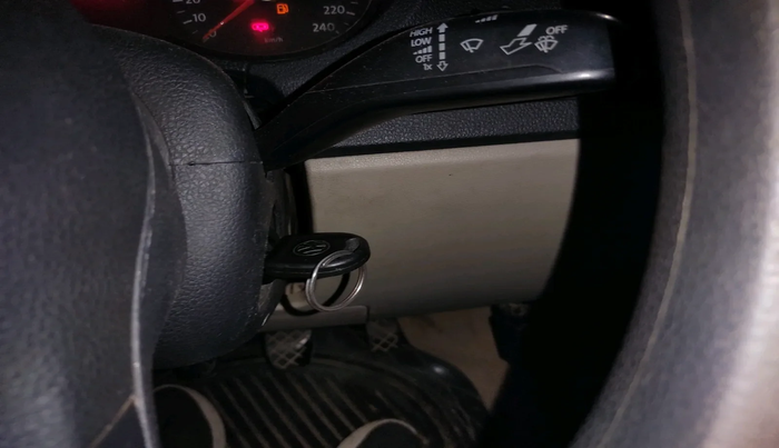 2011 Volkswagen Polo TRENDLINE 1.2L PETROL, Petrol, Manual, 1,27,666 km, interior