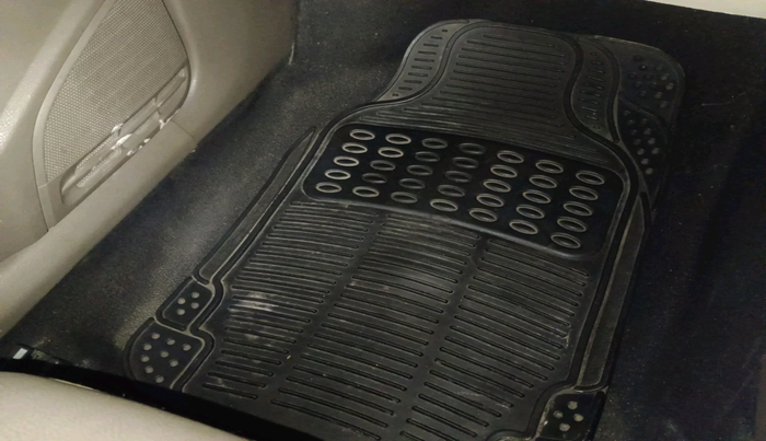 2013 Skoda Rapid AMBITION 1.6 MPI MT PLUS, Petrol, Manual, 60,293 km, interior