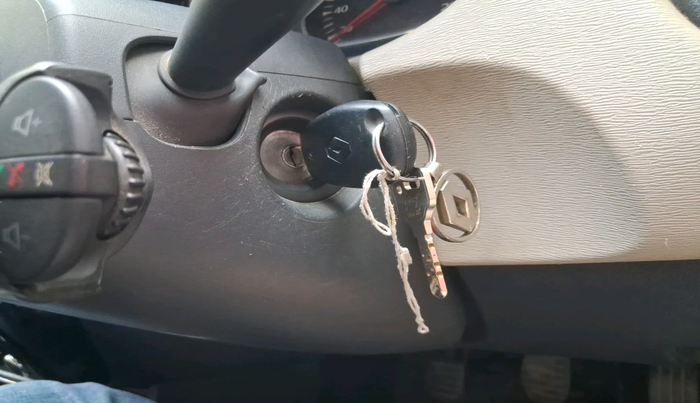 2014 Renault Duster RXL PETROL, Petrol, Manual, 1,47,005 km, interior