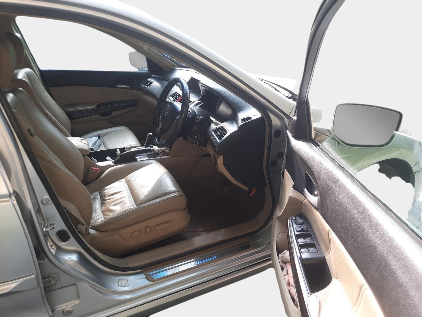 2010 Honda Accord 2.4L I-VTEC AT, Petrol, Automatic, 54,500 km, interior