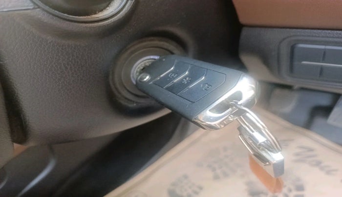 2023 Mahindra SCORPIO-N Z6 DIESEL MT 2WD 7 STR, Diesel, Manual, 16,002 km, interior