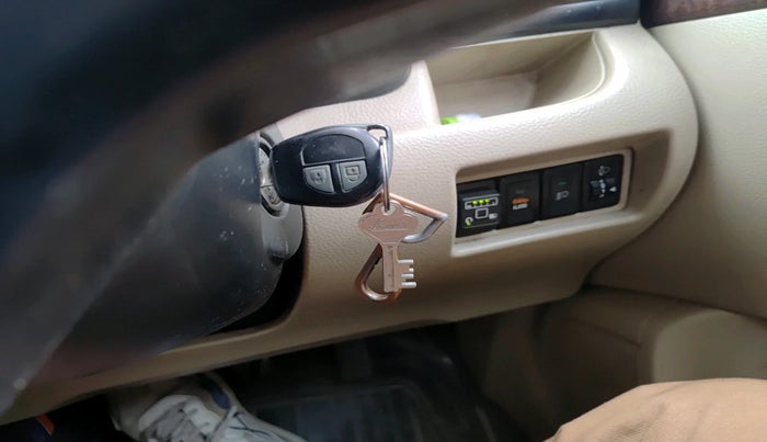 2015 Maruti Swift Dzire LXI, Petrol, Manual, 2,71,280 km, interior